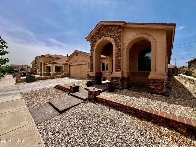 Building Photo - 3133 Clearbrook