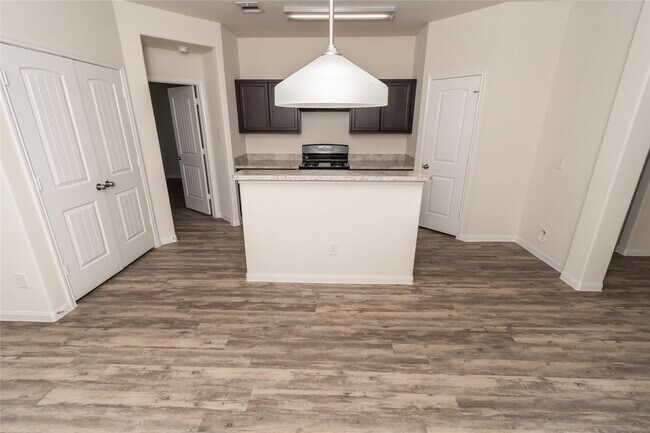 Building Photo - 9603 Schouten Dr