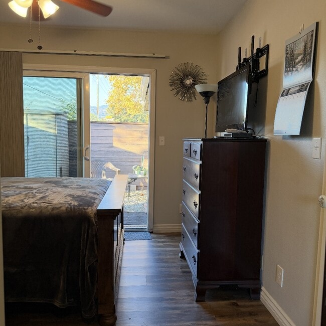 Building Photo - 698 Country Oak Rd