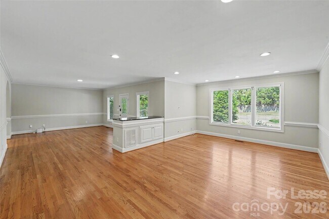Foto del edificio - 2545 Rea Rd