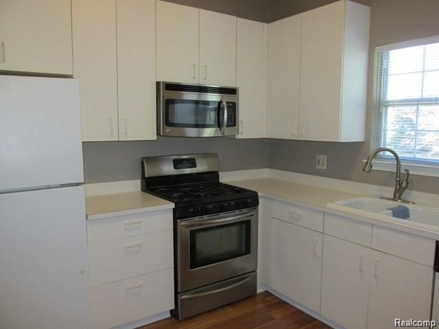 Building Photo - 41755 Independence Dr