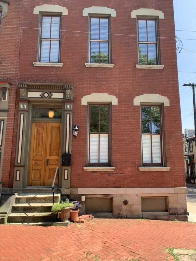Front - 1339-2 W North Ave