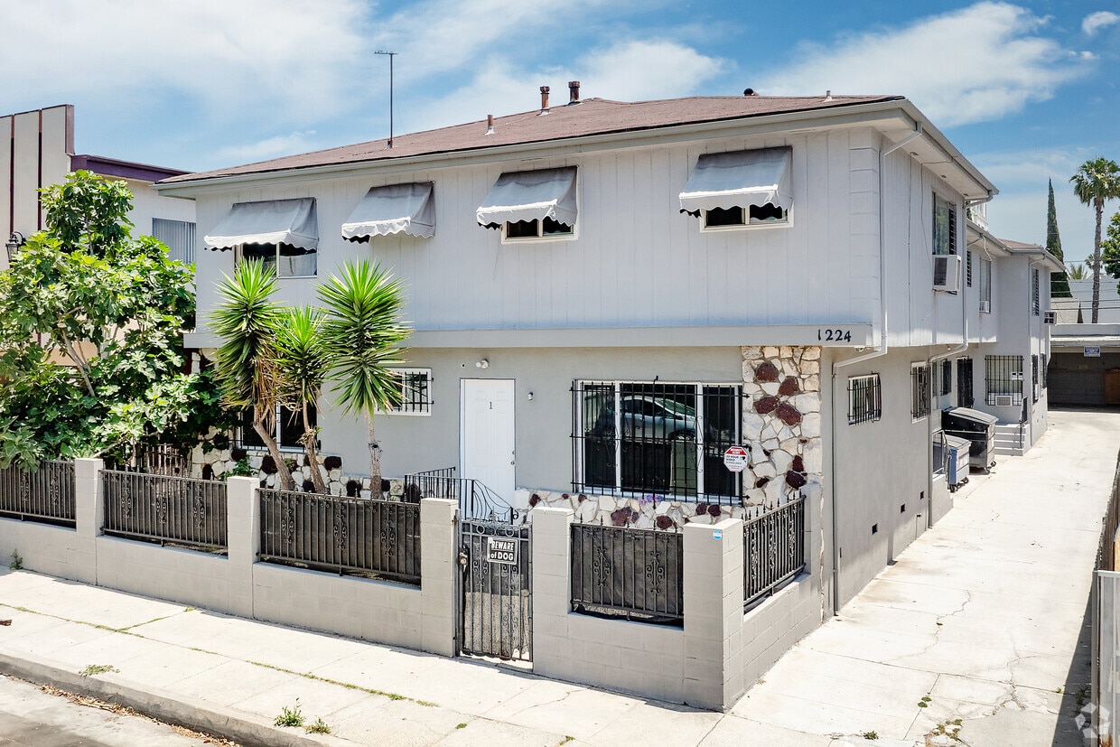 Primary Photo - 1224 N Mansfield Ave
