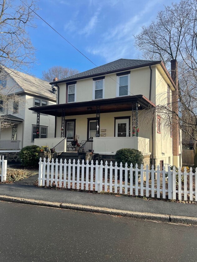 Front with fence - 25 Livingston Pl