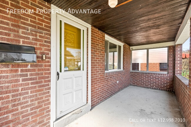 Building Photo - 228 W. Marigold St. - Munhall