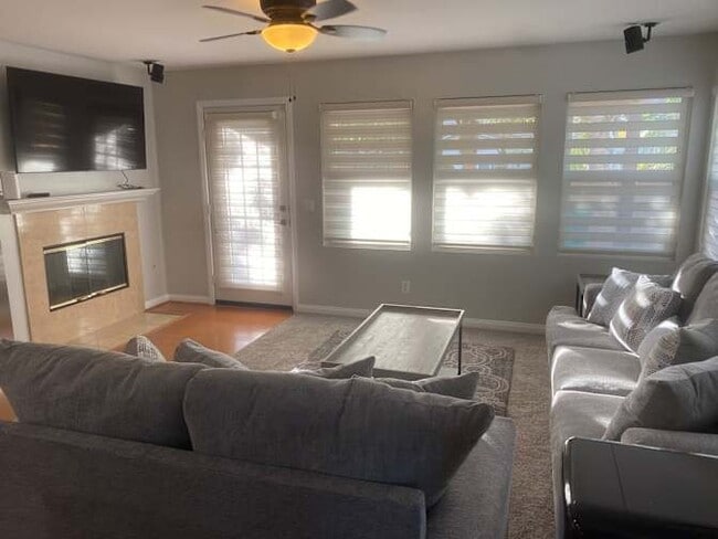Foto del edificio - 5368 Topsail Dr