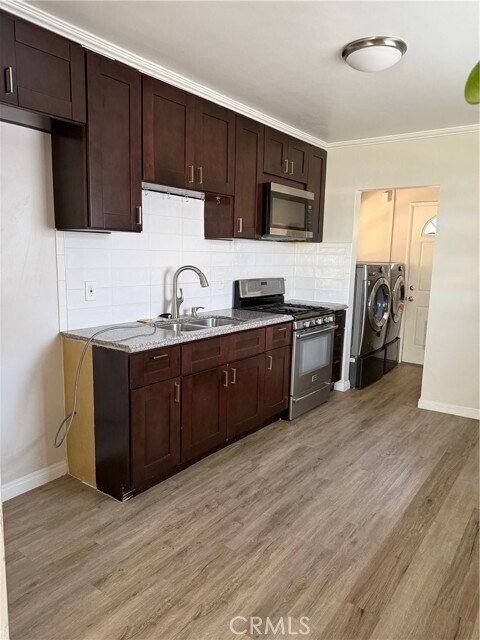 Foto del edificio - 814 E Erna Ave