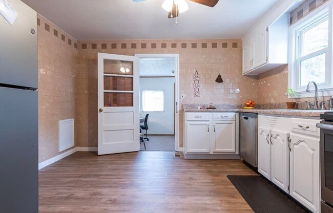 Building Photo - Beautiful Single Family Home
