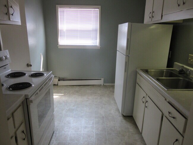 Kitchen - 47 Valley Ave