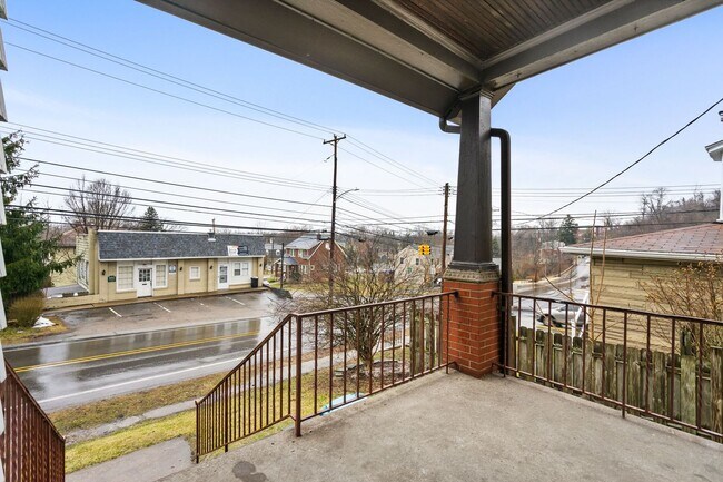 Foto del edificio - Recently Updated 3 Bedroom House In Penn H...