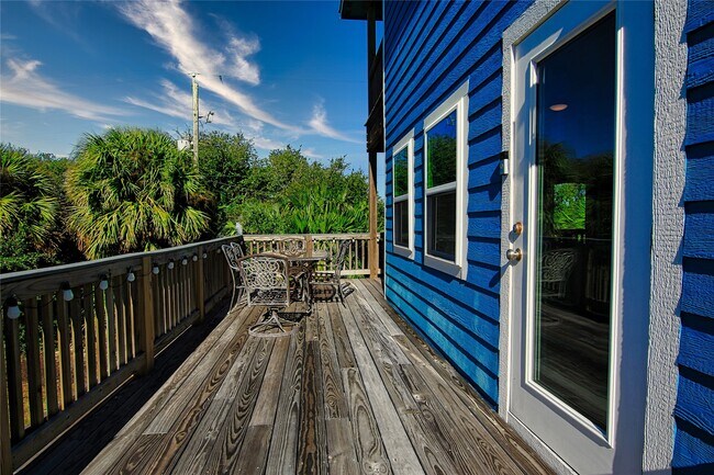 Building Photo - 14146 Miramar Dr