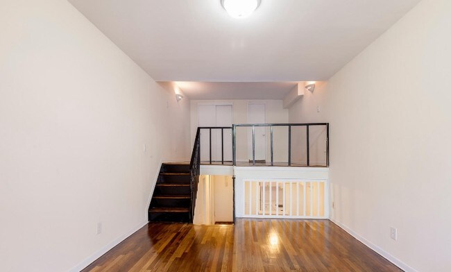 Building Photo - 87 E 10th St