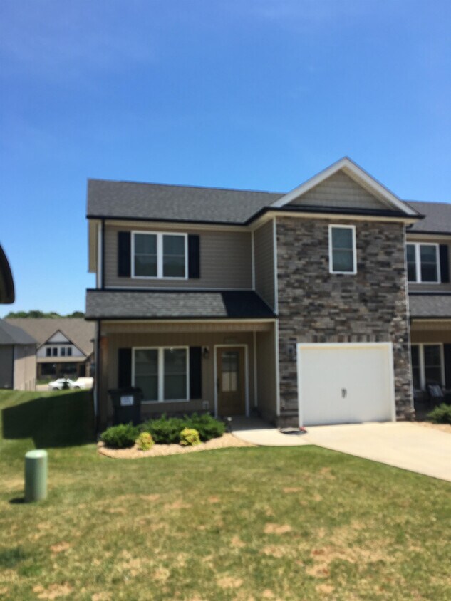 Primary Photo - 1019 Graystone Ln