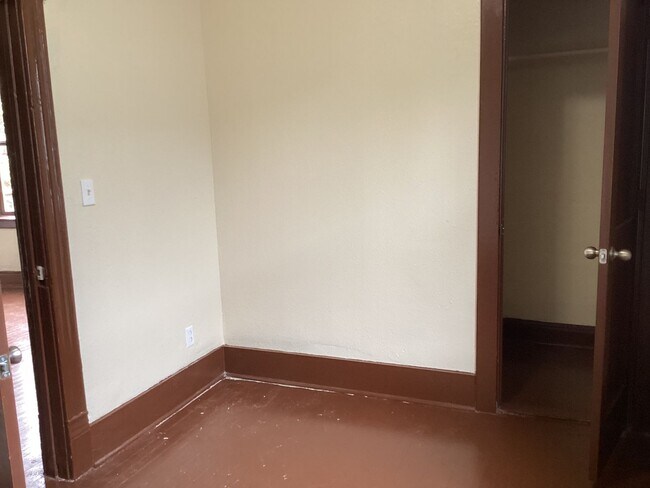 Foto del edificio - 2 Bedroom Upper Duplex