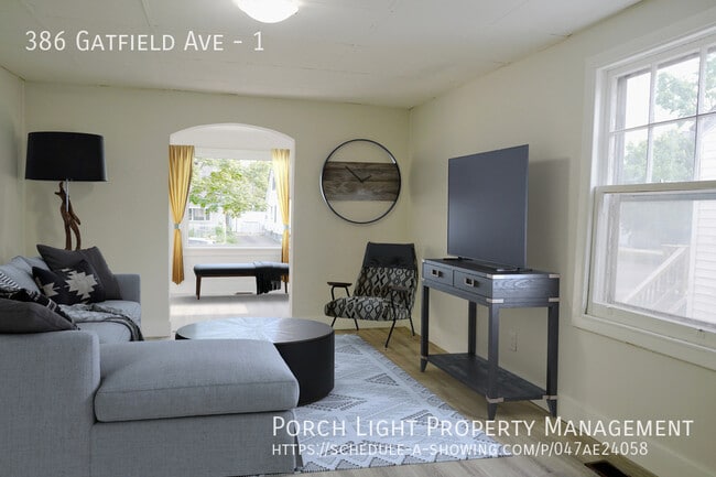Building Photo - Renovated Main Floor 2 Bedroom plus Sunroom