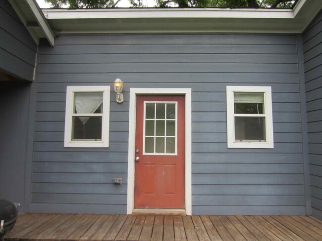 Building Photo - 5001 Duval St