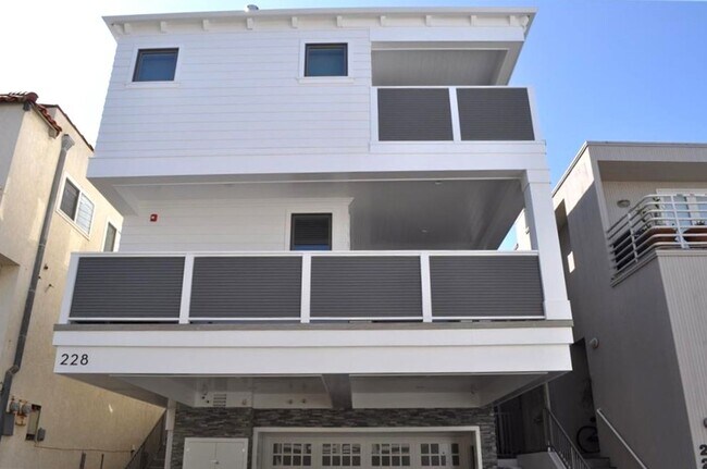 Foto del edificio - Steps to the Beach!