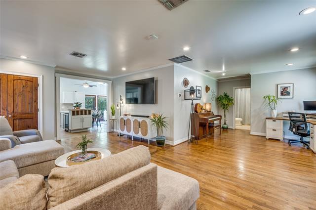 Building Photo - 1106 Tenison Memorial Dr