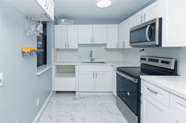 Building Photo - 4119 NW 88th Ave