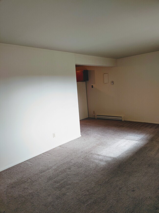 Building Photo - 2222 Gilman Dr W