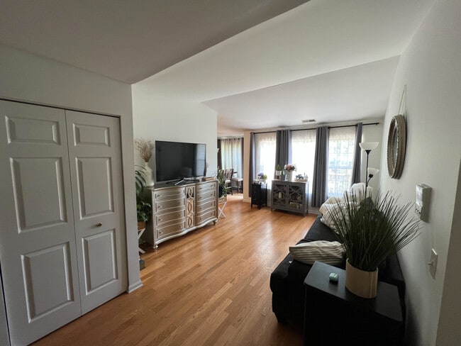 Foto del edificio - 1163 N Red Oak Cir