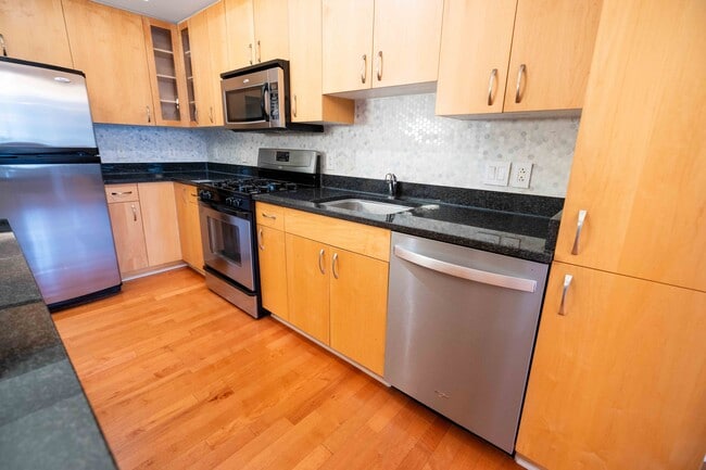 Building Photo - 440 L St NW