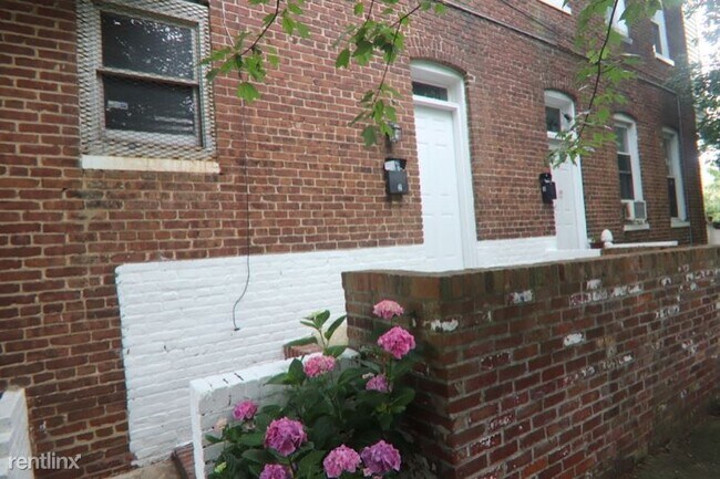 Building Photo - 1 br, 1 bath Apartment - 3970 Falls Road