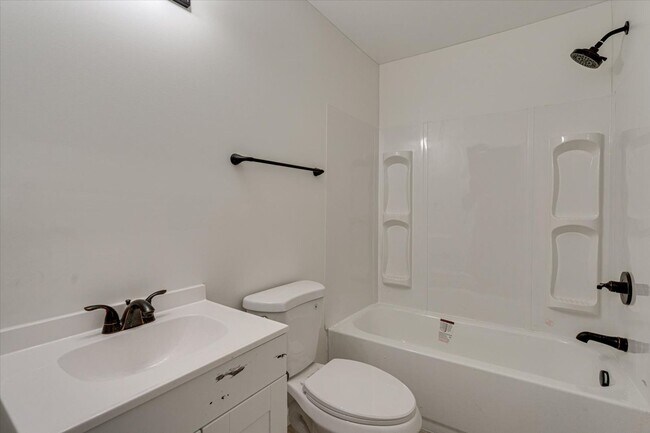 Building Photo - 3BR / 1BA Home for Rent $1750/month — Comfortable Living in Chattanooga