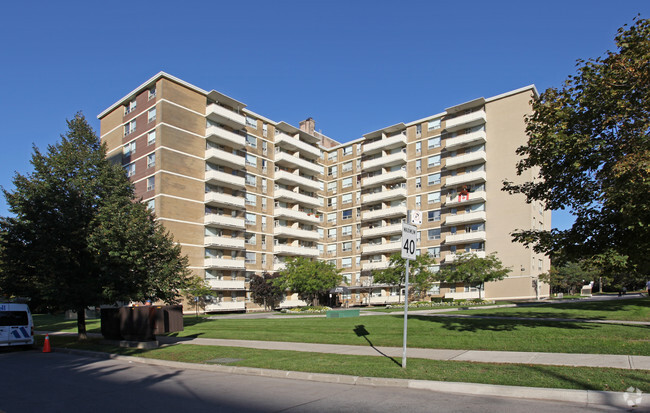 Building Photo - 2700 Bathurst Street