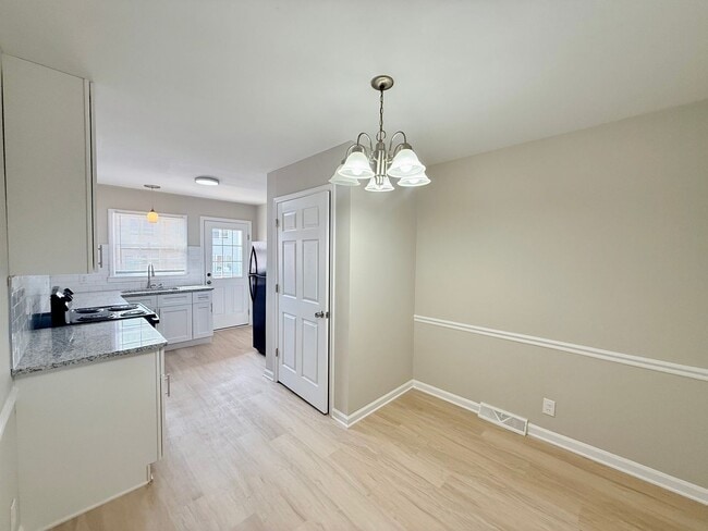 Photo - 3819 Rosehaven Dr House