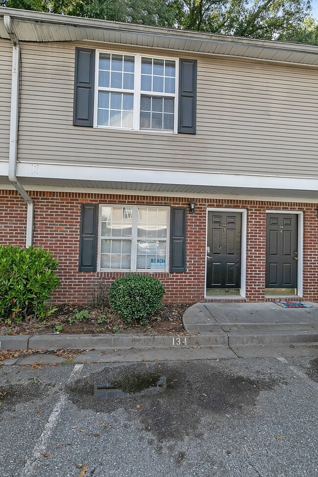 Building Photo - 134 Point Pl Dr
