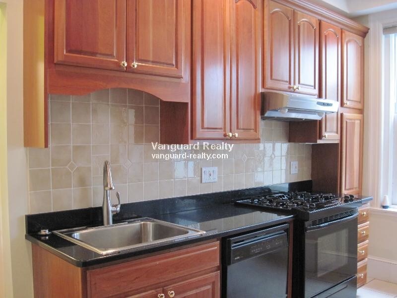 Primary Photo - 1056 Beacon St