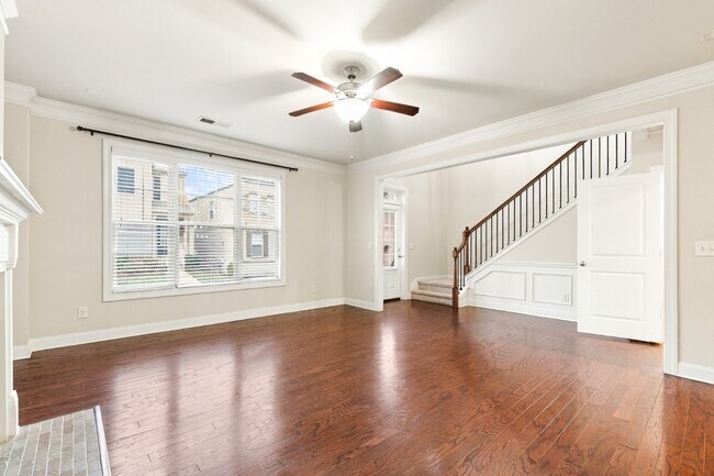 Foto del edificio - 4 Bed/3 Bath Townhome (no common walls) ready to occupy