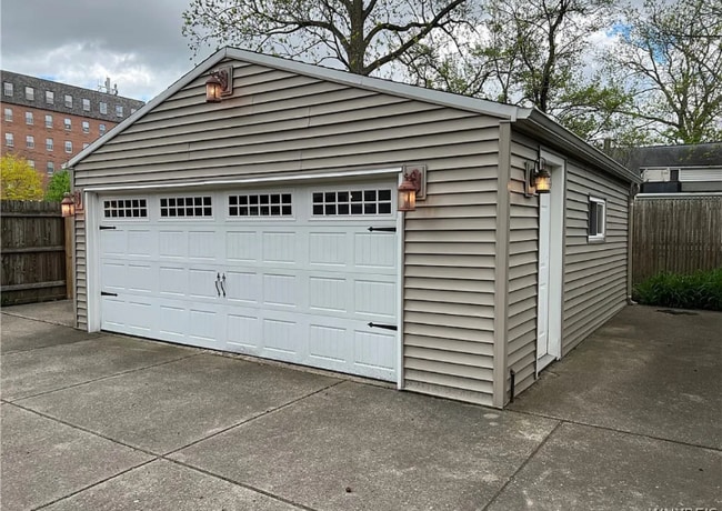 Building Photo - 151 Eagle St