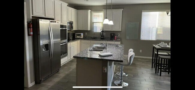 Building Photo - 3 Bedroom Single Family in Phoenix