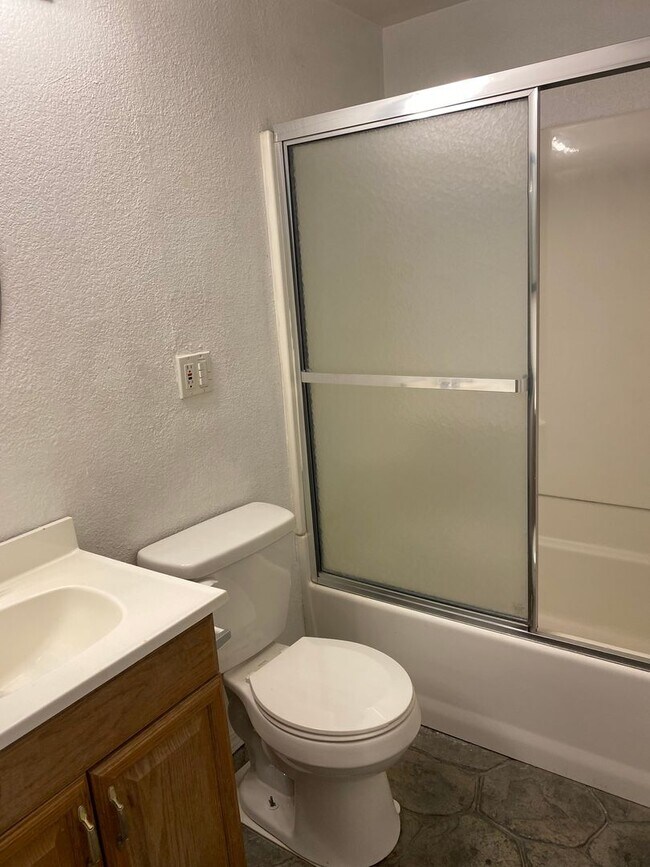 Foto del edificio - HARDWOOD FLOOR - CLOSE TO VA - MIDTOWN - Y...