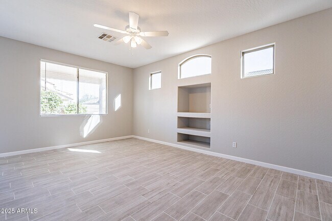 Building Photo - 12614 W Earll Dr