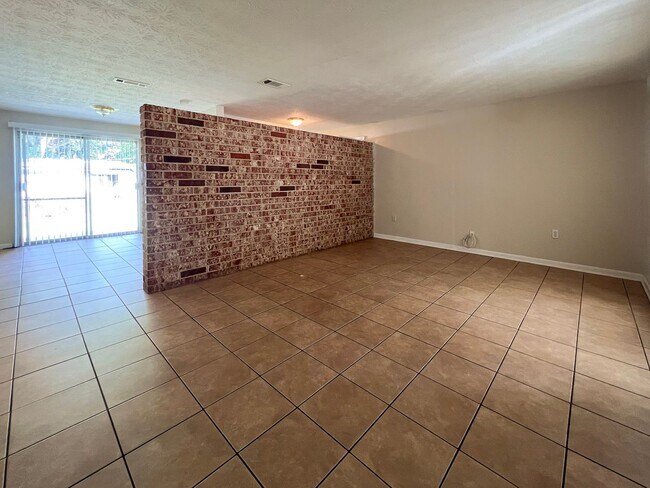 Foto del edificio - 3/2 House Near UF - Available mid-July 2026!