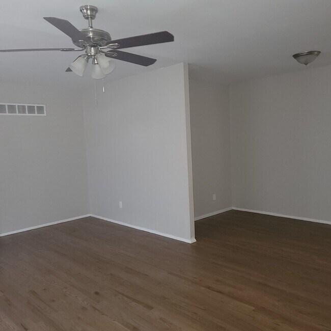Building Photo - 1474 Kingsford Dr