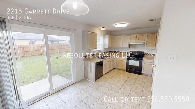 Building Photo - 2215 Garrett Dr