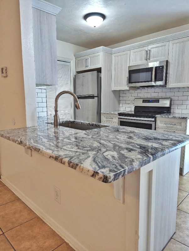 102 E Central Blvd, Cape Canaveral, FL 32920 Room for Rent in Cape