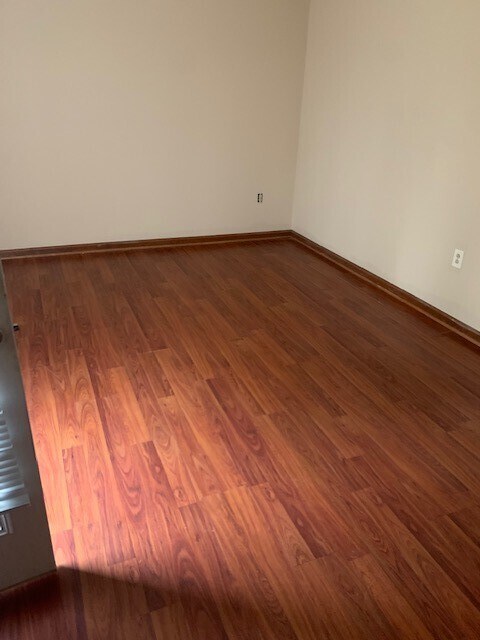 Foto del edificio - 629 Idlewood Ln