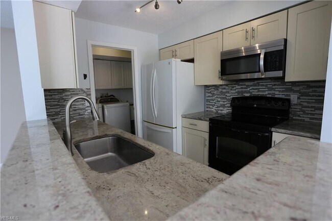 Building Photo - 3969 Falconswalk Ct