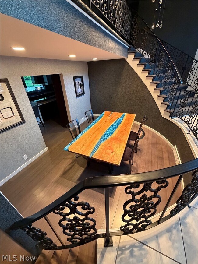 Building Photo - 2737 Sinton Pl