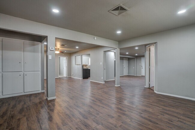 Foto del edificio - Spacious Four Bedroom in Quiet Community