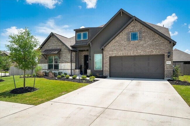 Foto del edificio - Room in House on Fresno Ave