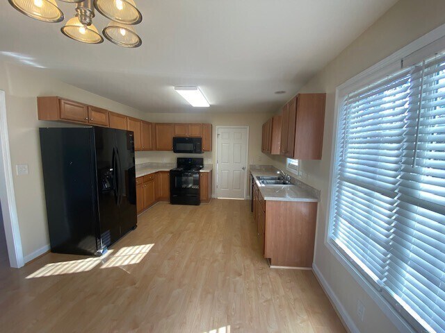 Foto del edificio - 1978 Ferbow St