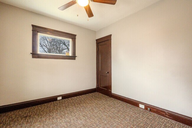 Foto del edificio - 3394-3396 W 54th St