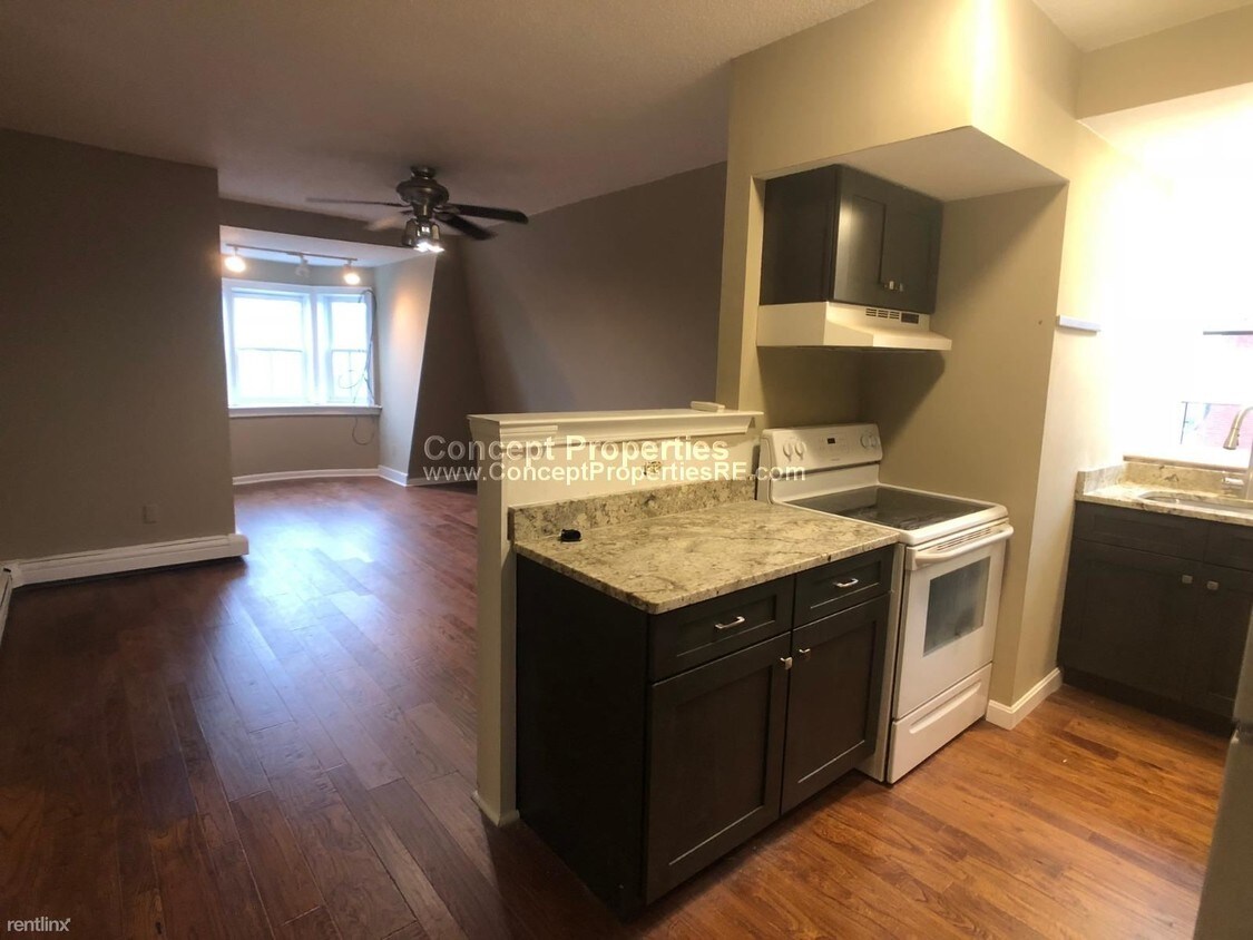 Primary Photo - 2 br, 2 bath Triplex - 652 Tremont St # 5E