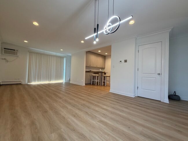 Building Photo - 5 Echo Ct